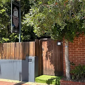Hostel Shiralee -note - Valid Passport Required To Check In 