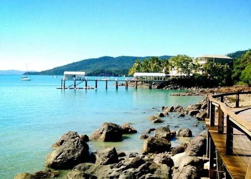 Paradise Court Holiday Units Airlie Beach Aparthotel